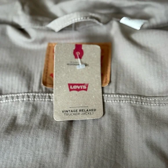 Levis trucker jacket. Mens size large. Brand new with tags - Picture 5 of 7
